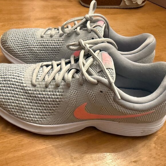 Nike Womens Revolution 4 Gray / Pink Running Shoes Sneakers Size 11 VGUC - Picture 1 of 1